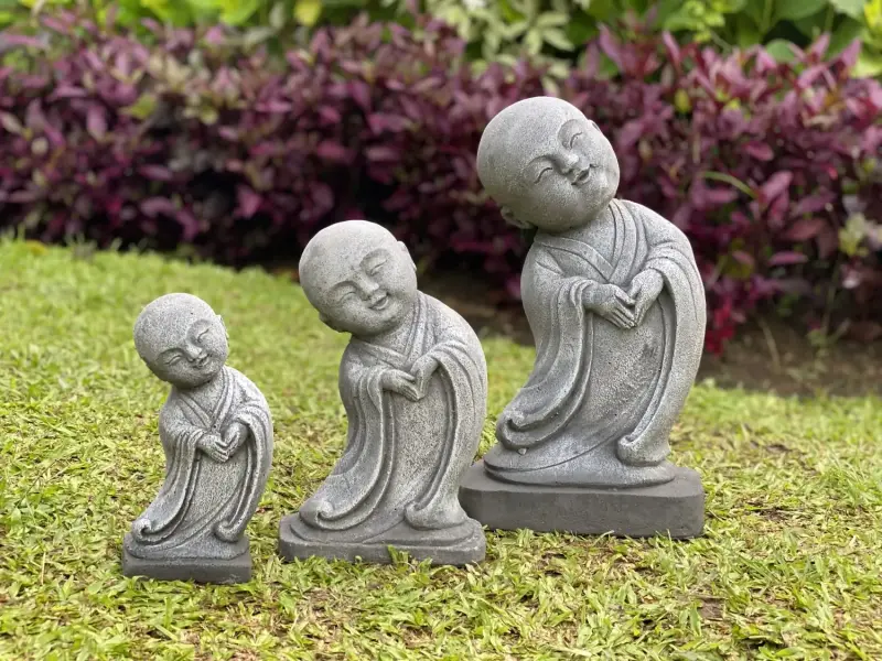 Artikelbild 9 des Artikels “Jing - Mönch, stehend, seitlich gebeugt, 20 cm H | Steinguss “